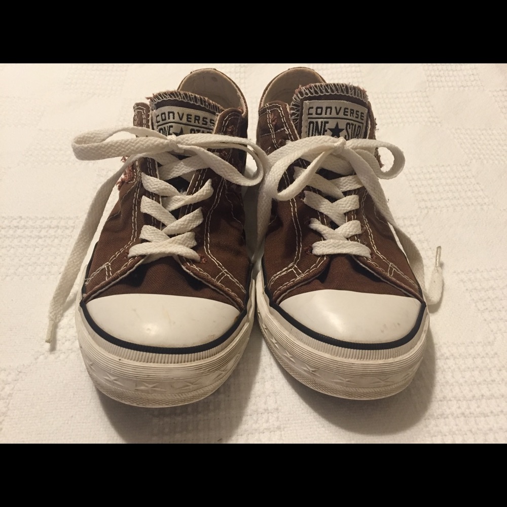 LOWEST $ Woman’s Converse One Star shoes GUC